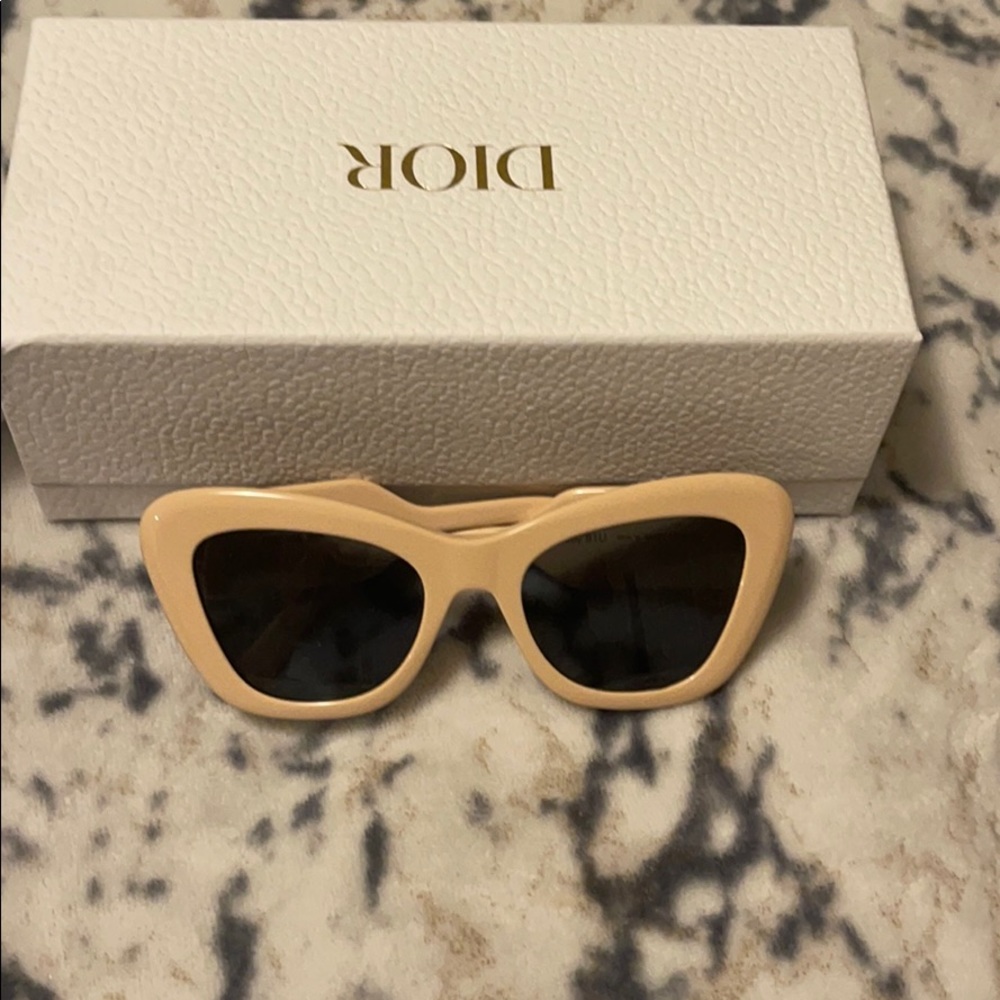Christian Dior Bobby Nude shades